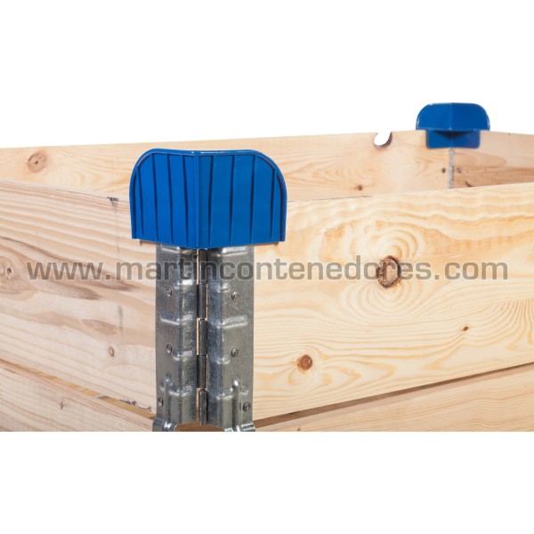 Plastic corner piece for pallet collars wooden