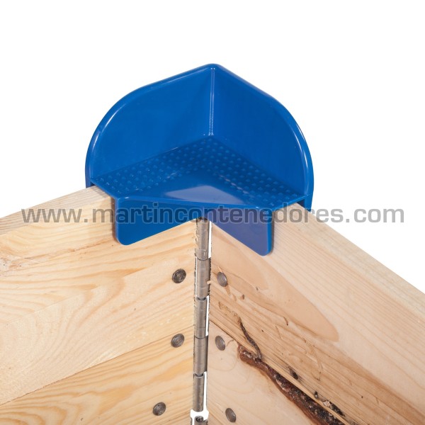 Plastic corner piece for pallet collars wooden